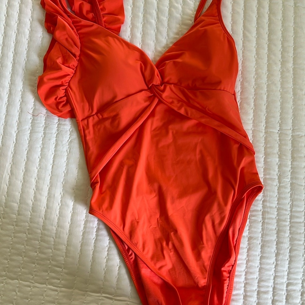 NWT OLIVANN ONE PIECE FLAMINGO FEATHER - SZ 10